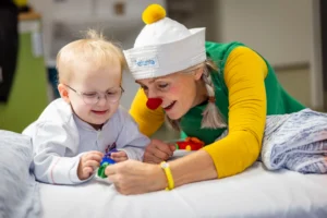 Danske Hospitalsklovne skaber smil og tryghed for syge børn på hospital